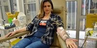 Servidores em greve doam sangue no Hemocentro do RS