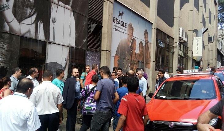 Populares imobilizam assaltante no Centro de Porto Alegre