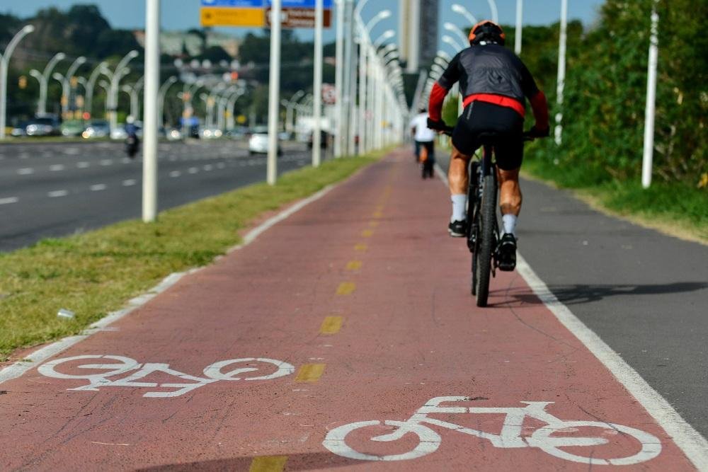 Novas leis de tr&acirc;nsito preveem penalidades a ciclistas e pedestres