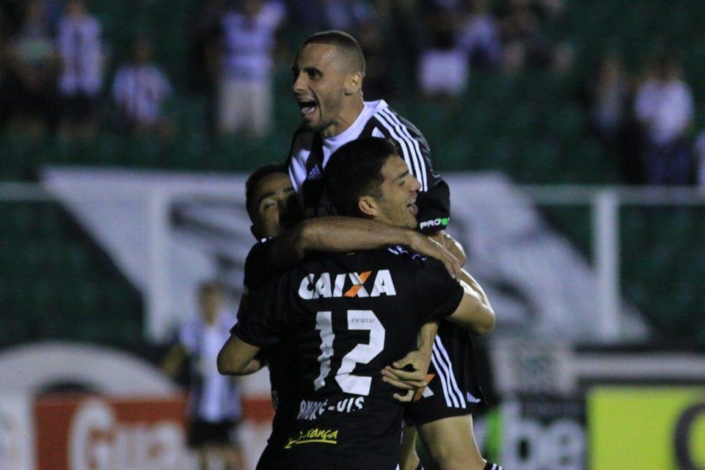 Vencendo por 3 a 1, time da casa chegou aos 39 pontos