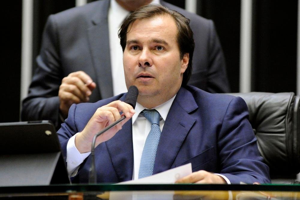 "Vou rejeitar os pedidos de impeachment contra Temer", diz Maia 