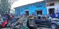 Explosão de dois carros-bomba mata 14 na capital da Somália