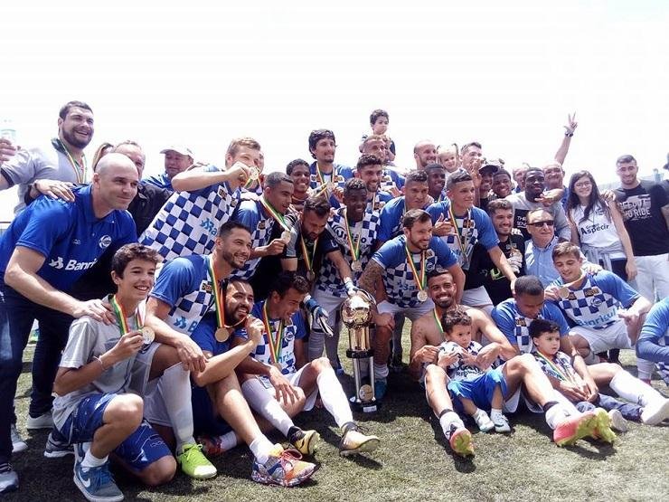 S&atilde;o Jos&eacute; comemora tricampeonato