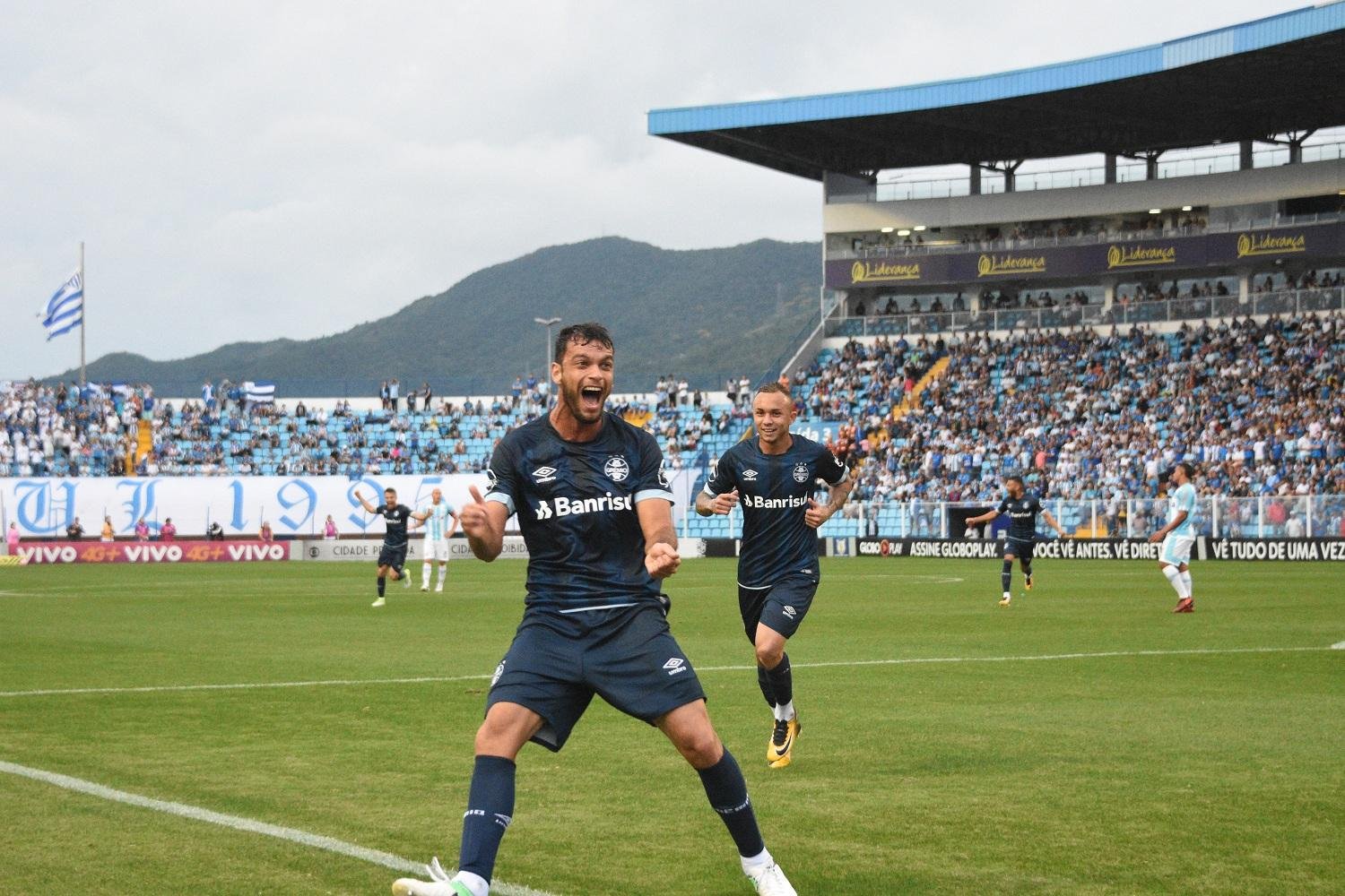 Ava&iacute; e Gr&ecirc;mio se enfrentam pela 31&ordf; rodada do Brasileir&atilde;o