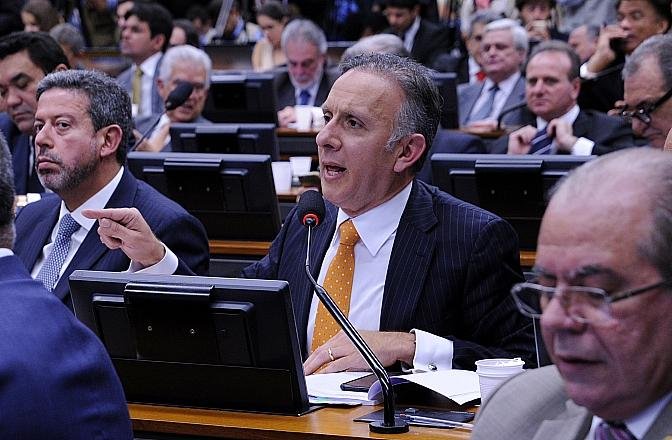 Deputado confirmou que governo enviar&aacute; pacote fiscal para "conseguir fechar as contas p&uacute;blicas" de 2017