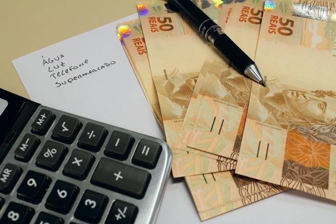 Sal&aacute;rio m&iacute;nimo para 2018 ser&aacute; fixado apenas em janeiro