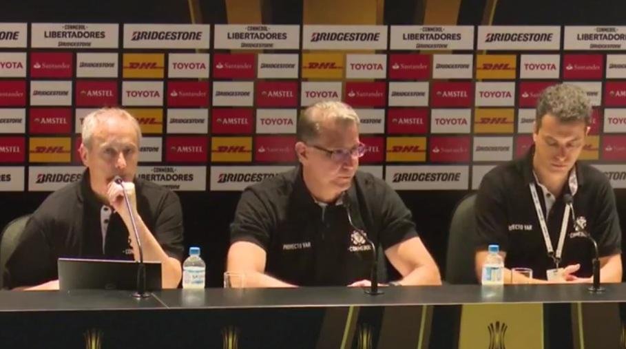 Uso de &aacute;rbitro de v&iacute;deo em 100% da Libertadores deve ocorrer depois de 2018