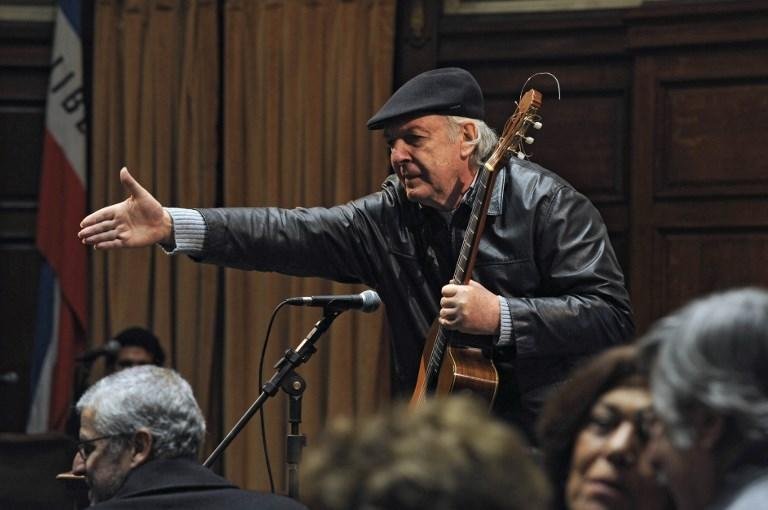 Corpo do cantautor foi velado no Teatro Solis