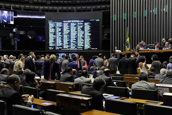 C&acirc;mara aprova texto base da MP que muda regras do Fies
