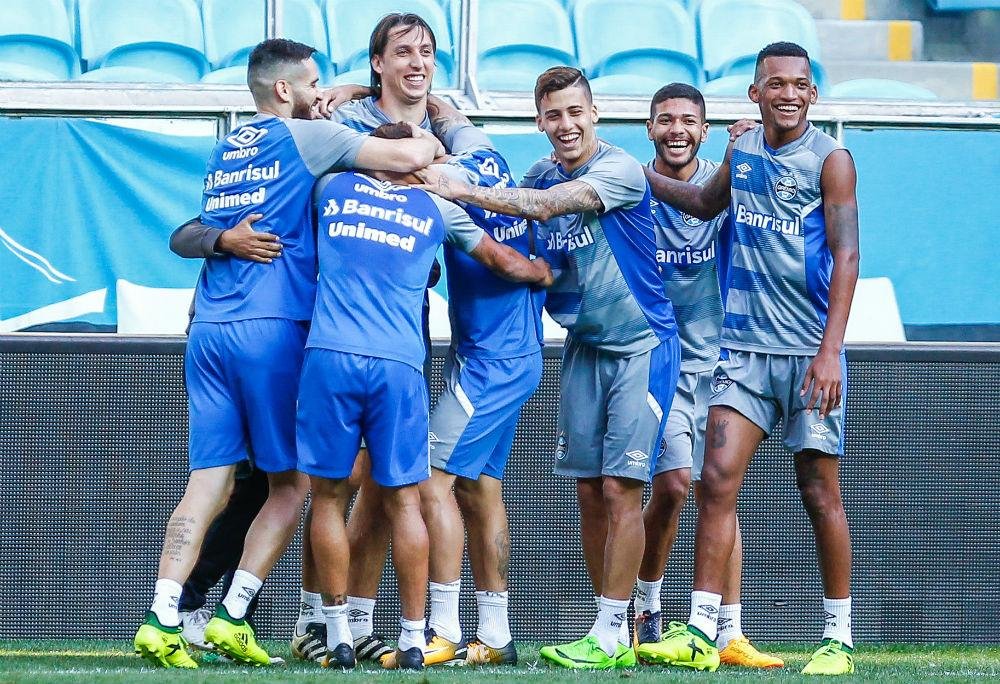 Diretor de futebol do Gr&ecirc;mio, Saul Berdichevski, quer aten&ccedil;&atilde;o m&aacute;xima contra o Barcelona-EQU