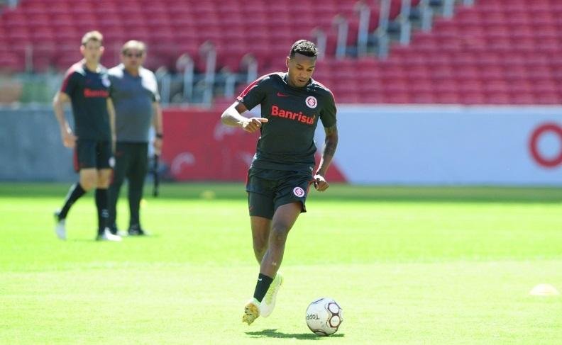 Edenilson diz que Inter quer manter bom padr&atilde;o de futebol 