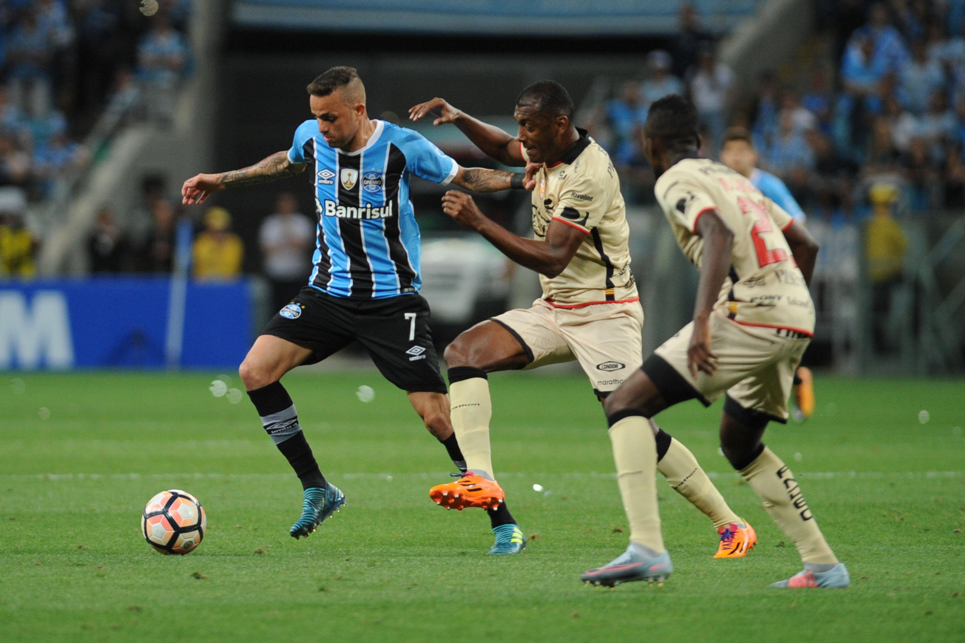 Atacante comemorou avan&ccedil;o de contrato novo