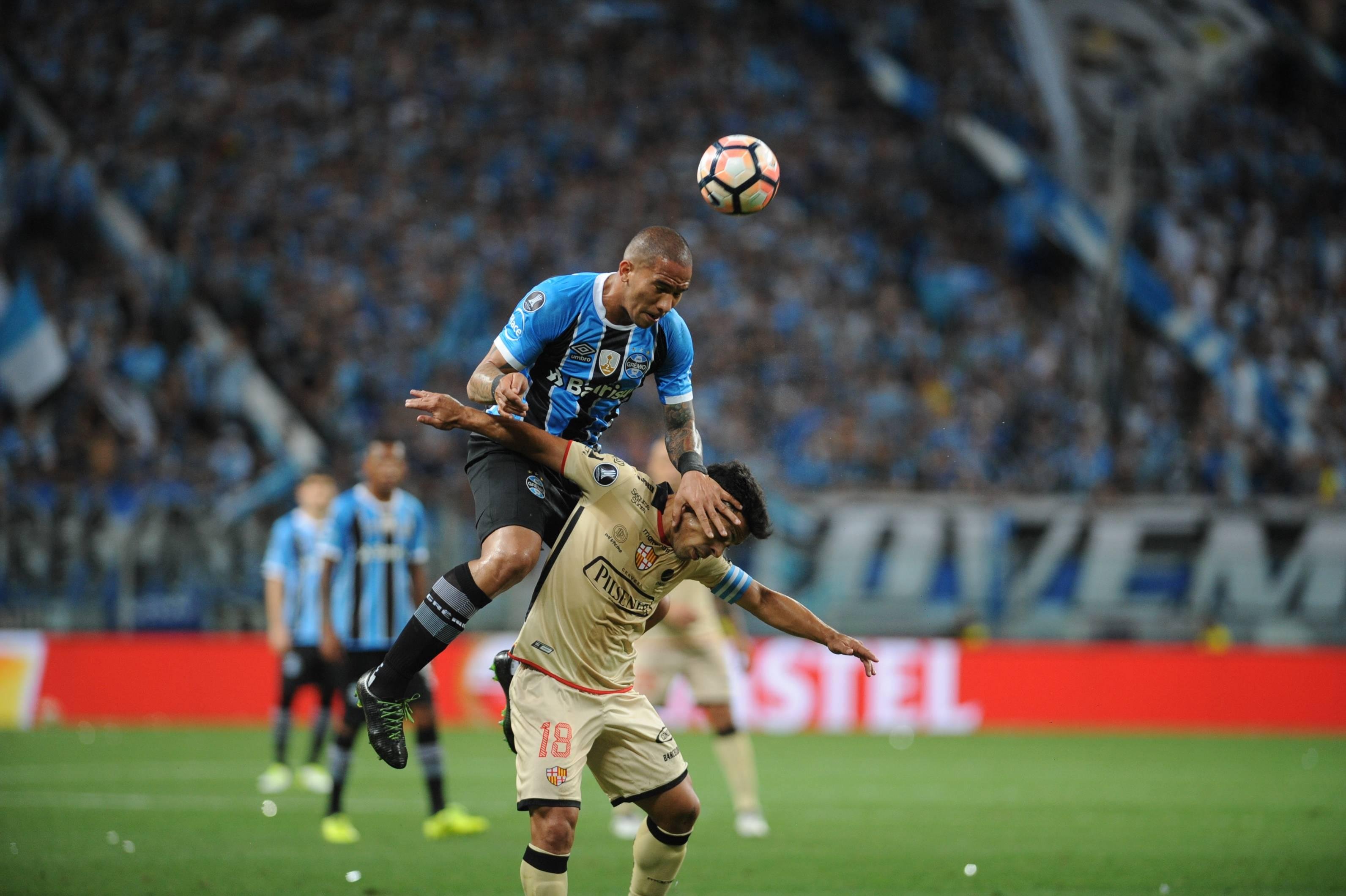 Gr&ecirc;mio passou trabalho contra o Barcelona em casa