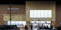 Tiroteio em loja do Walmart nos EUA deixa dois mortos