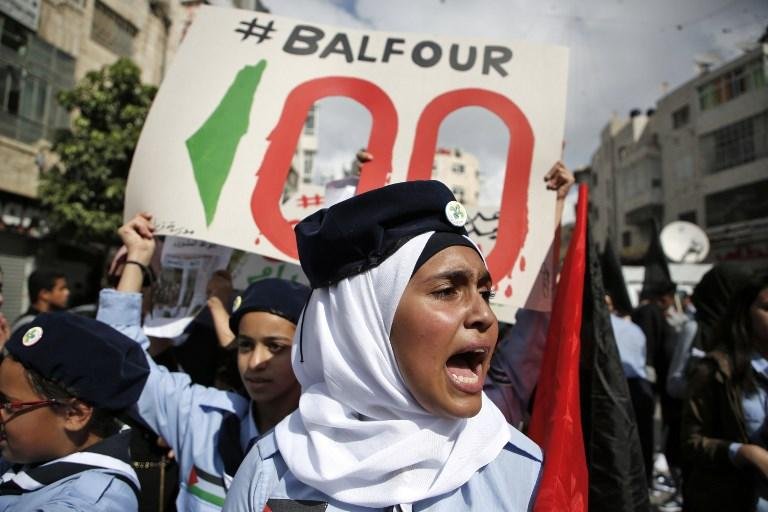 Centenas de palestinos se manifestam no centen&aacute;rio da Declara&ccedil;&atilde;o de Balfour