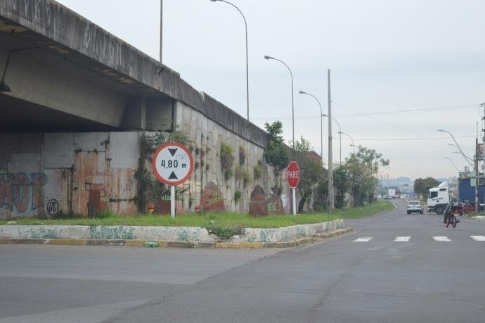 Tr&acirc;nsito est&aacute; bloqueado no viaduto da Scharlau sentido Interior-Capital
