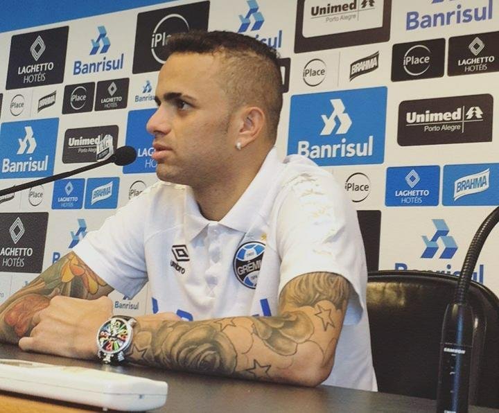 Luan comemorou renova&ccedil;&atilde;o com Gr&ecirc;mio