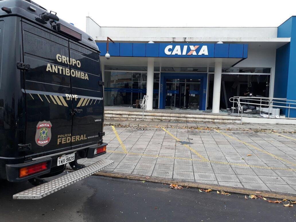 Criminosos usaram explosivos durante ataque &agrave; ag&ecirc;ncia da Caixa Econ&ocirc;mica Federal