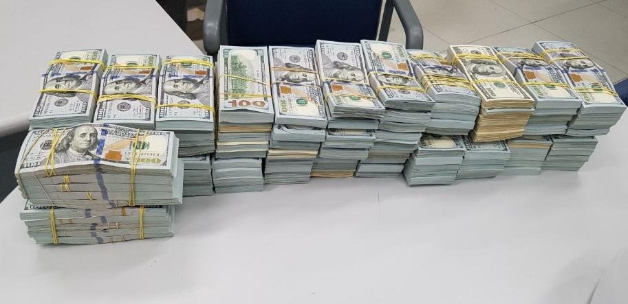 PRF apreende quase R$ 12 milh&otilde;es em dinheiro no Paran&aacute;