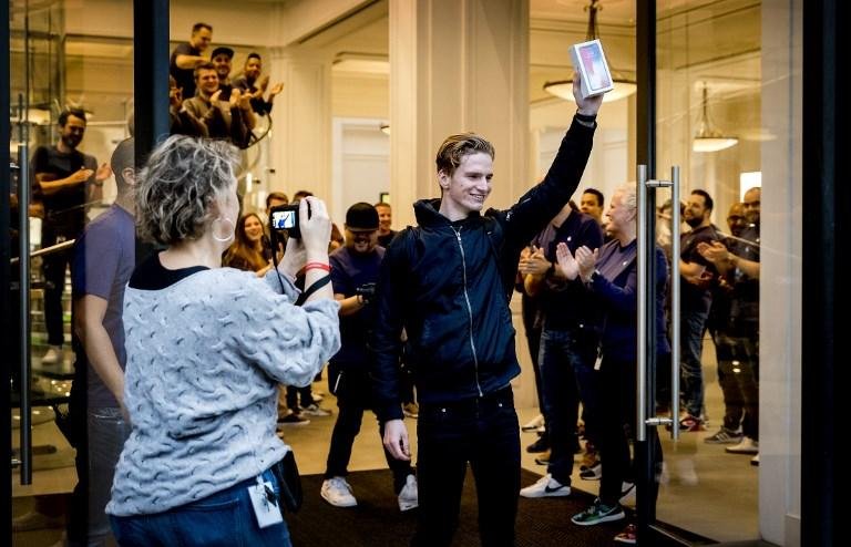 Filas de espera no lan&ccedil;amento mundial do iPhone X 