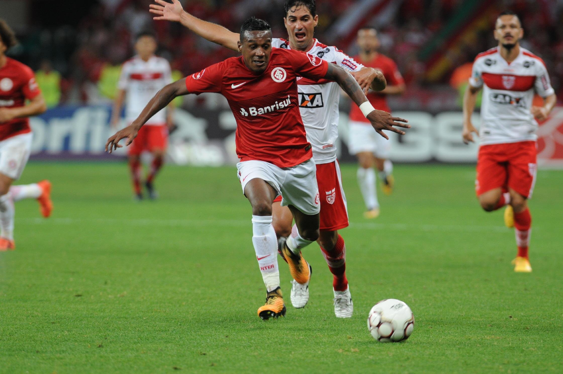 Eden&iacute;lson reconheceu que ansiedade pelo acesso afeta o grupo do Inter