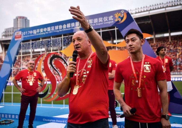 Felip&atilde;o se despede dos torcedores do Guangzhou Evergrande Cant&atilde;o
