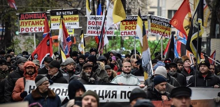 Dezenas s&atilde;o detidos em marcha ultranacionalista na R&uacute;ssia