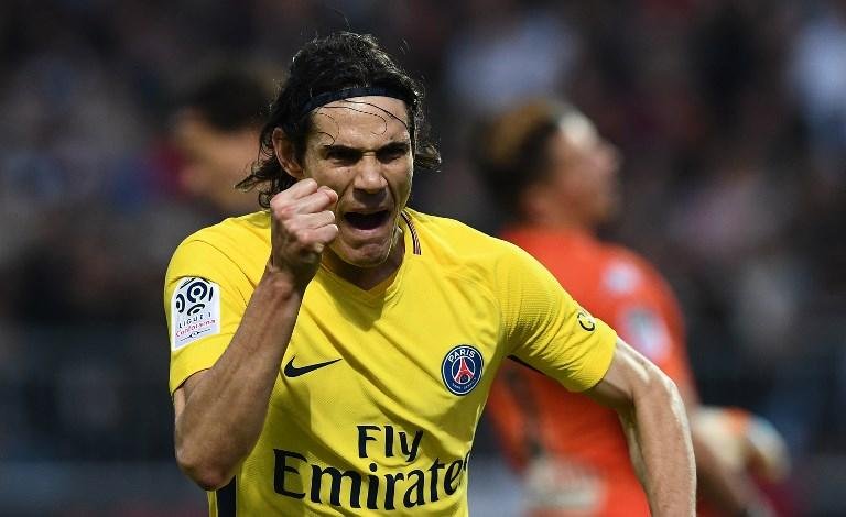 PSG goleia Angers com dois gols de Cavani e Mbapp&eacute;