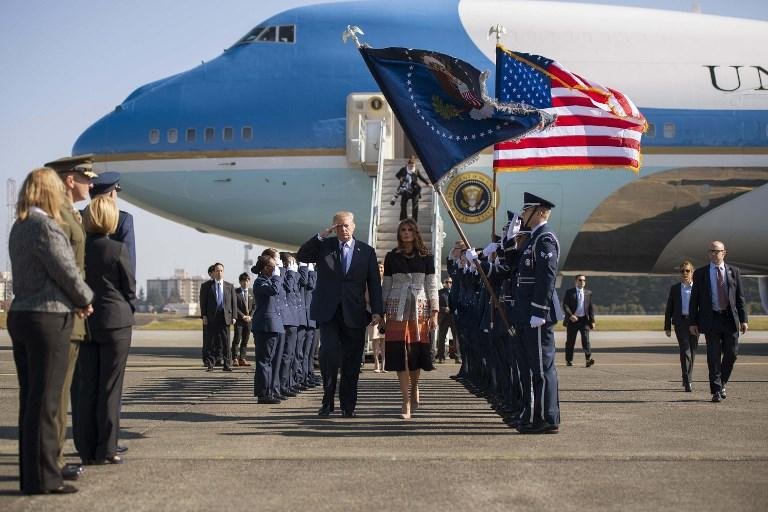Presidente americano falou a soldados na base a&eacute;rea de Yokota, poucas horas ap&oacute;s desembarcar no pa&iacute;s