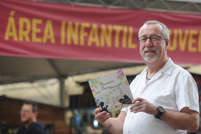 Ortiz estreia na literatura infantil com "O Guardi&atilde;o da Chave Dourada"
