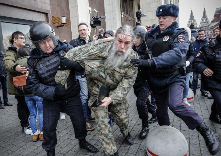 Opositor Viacheslav Maltsev convocou manifesta&ccedil;&otilde;es nas quais pediu uma "revolu&ccedil;&atilde;o popular" e fim imediato do poder de Putin