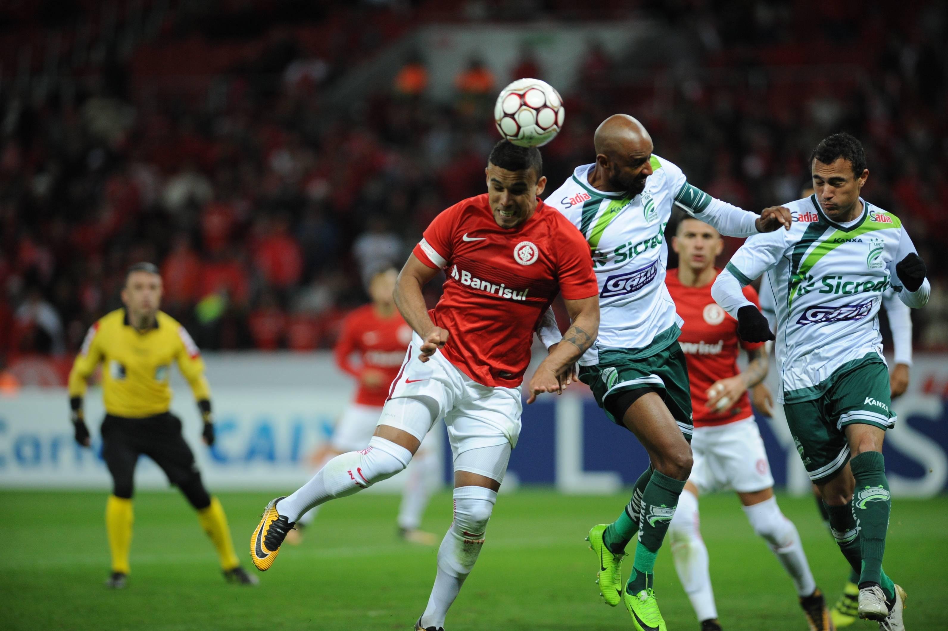 Pottker marcou o gol pol&ecirc;mico da vit&oacute;ria contra o Luverdense no est&aacute;dio Beira-Rio