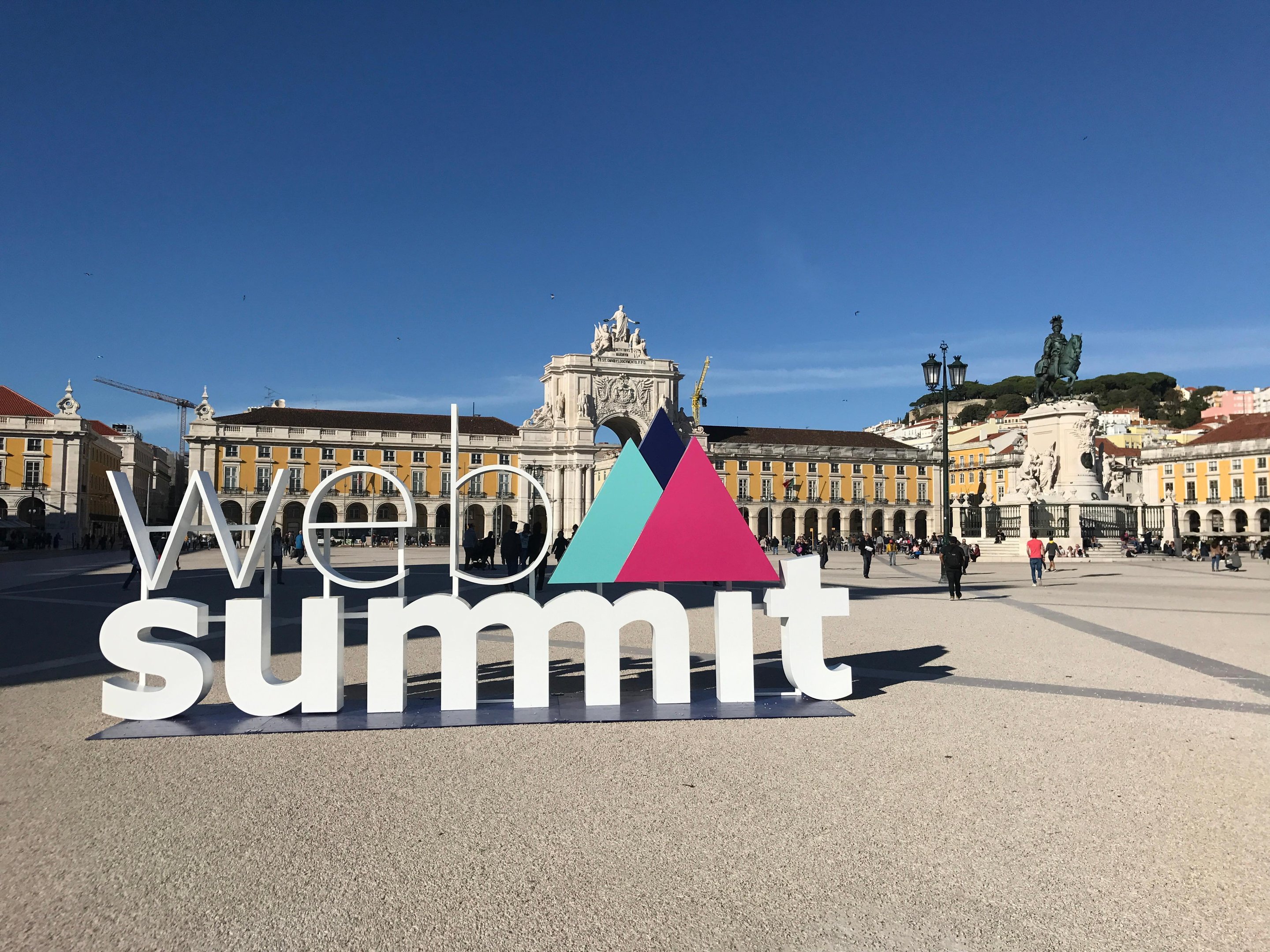 M&oacute;bile na Pra&ccedil;a do Com&eacute;rcio, um dos principais pontos tur&iacute;sticos de Lisboa, anuncia o evento h&aacute; uma semana