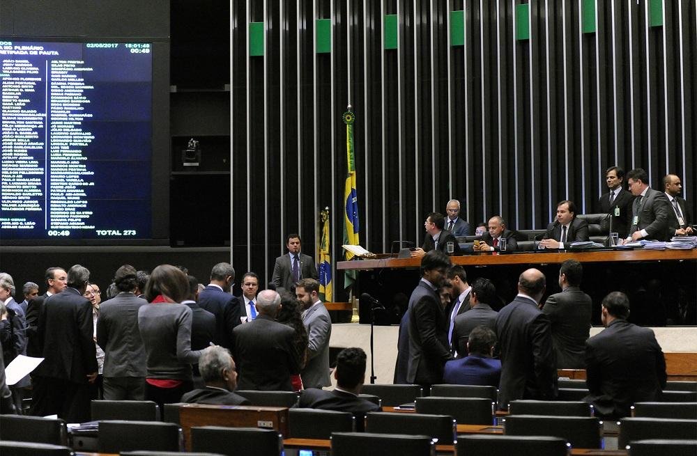C&acirc;mara articula PEC para liberar supersal&aacute;rios 