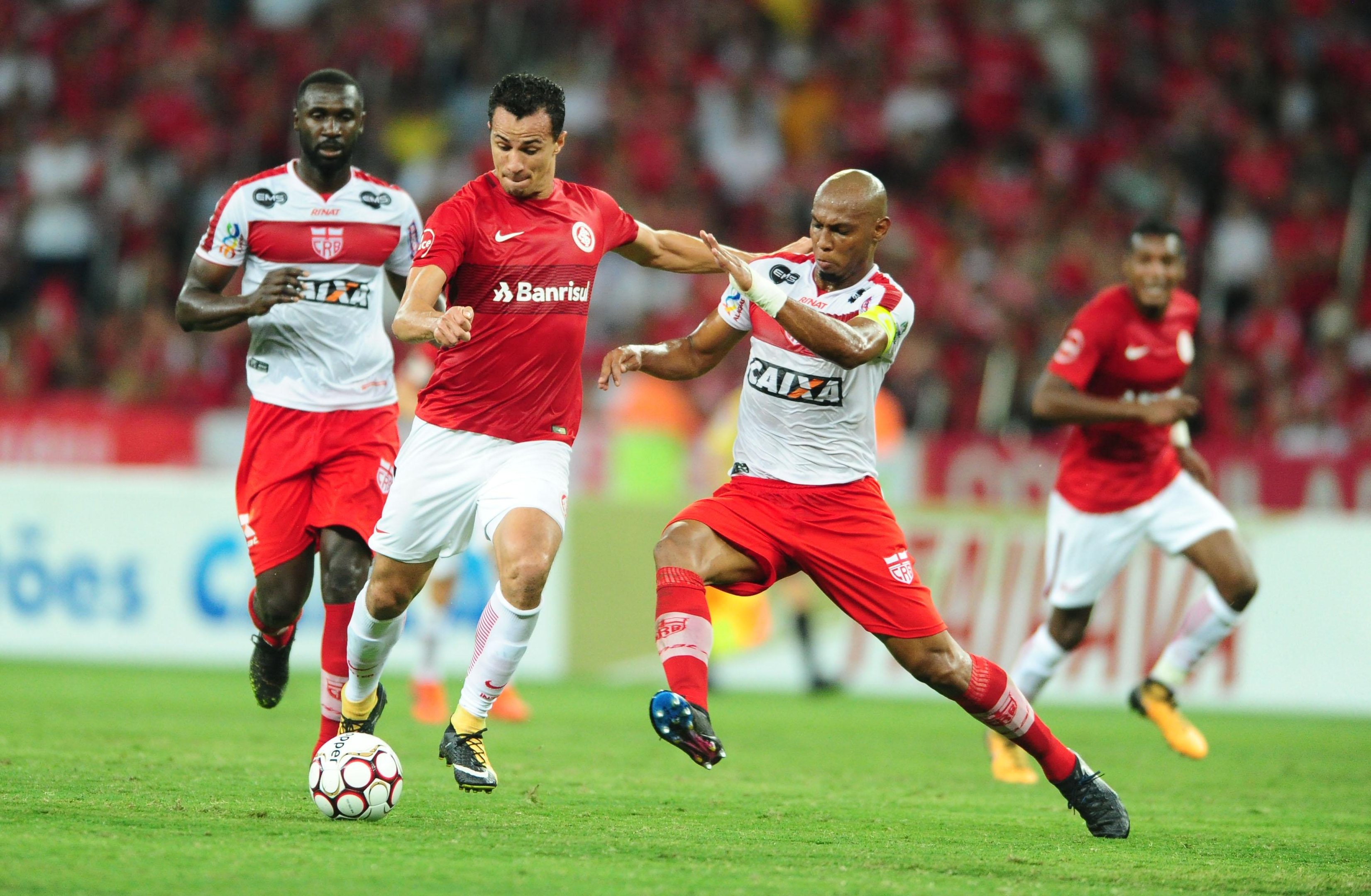 Leandro Dami&atilde;o voltou a sentir a coxa na partida contra o Luverdense