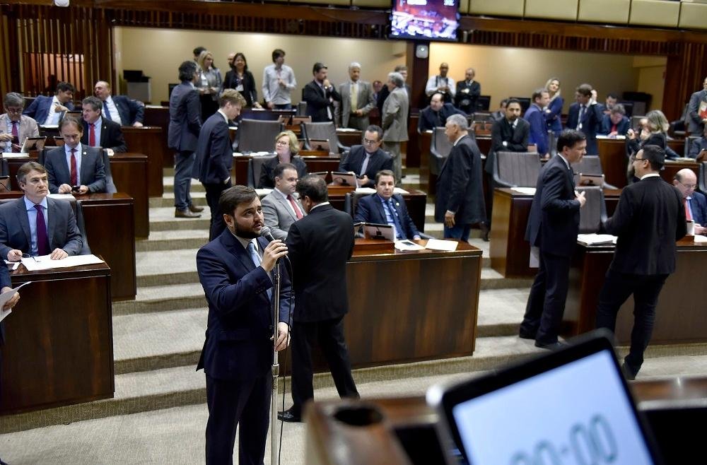 Assembleia Legislativa aprova projeto para redu&ccedil;&atilde;o de sal&aacute;rios em autarquias estaduais