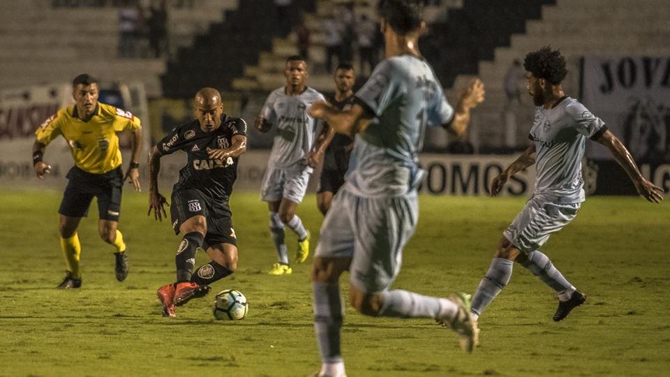 Odorico Roman celebra tr&ecirc;s pontos em "jogo dram&aacute;tico" do Gr&ecirc;mio 