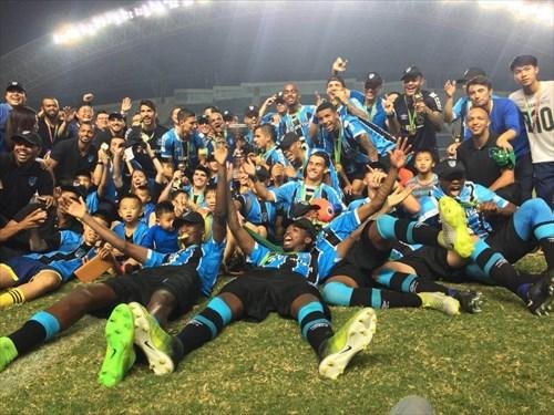 Na final, Tricolor goleou o Santos por 5 a 2