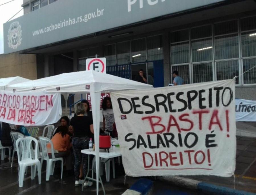 Atraso e a integraliza&ccedil;&atilde;o dos sal&aacute;rios tamb&eacute;m foram assuntos que marcaram o protesto