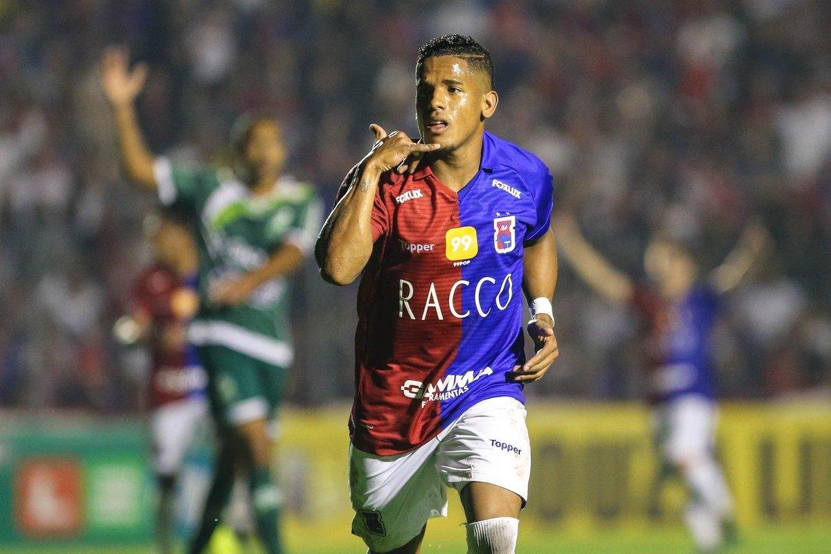 Paran&aacute; derrotou o Luverdense por 2 a 0