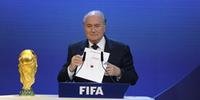 Ex-presidente da Fifa Sepp Blatter foi denunciado por assédio por Hope Solo