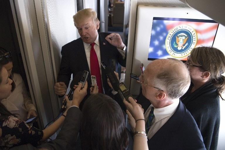 Trump falou aos jornalistas que o acompanhavam no avi&atilde;o presidencial Air Force One
