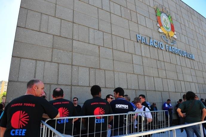 Sem caixa, Estados tentam vender a&ccedil;&otilde;es de estatais