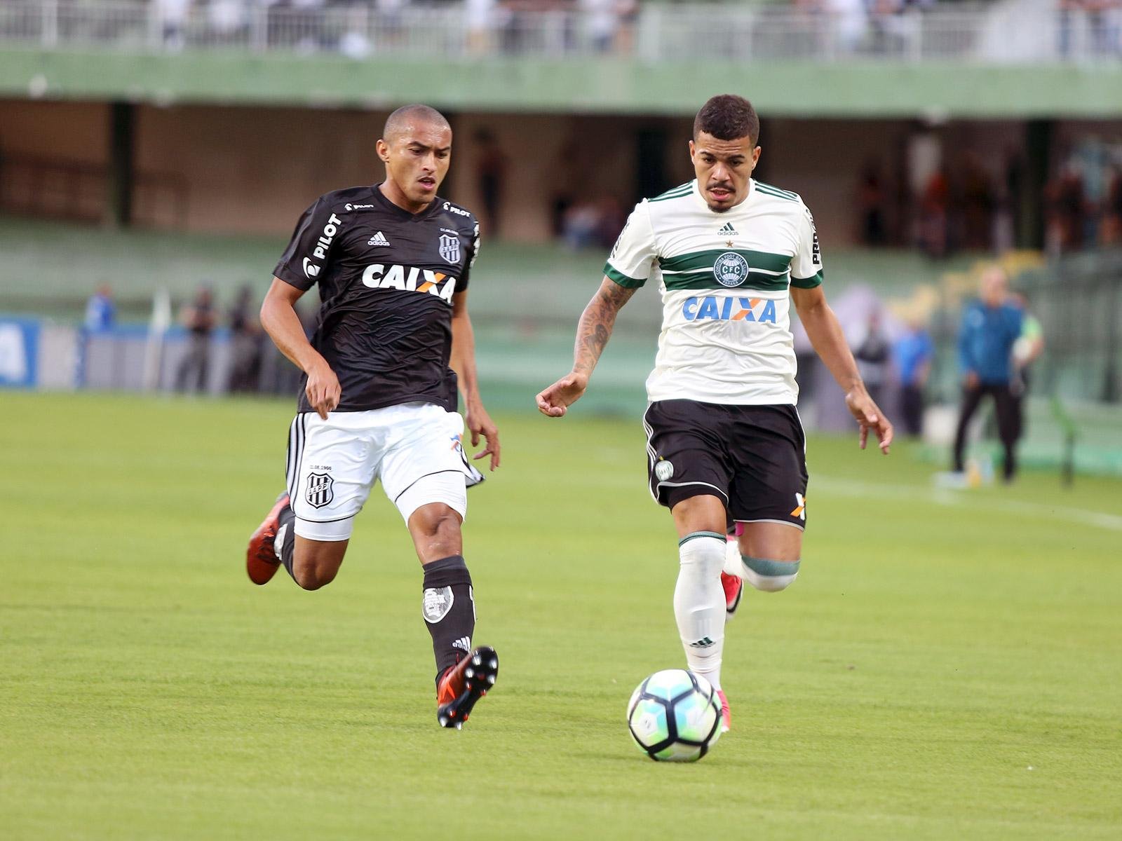 Embora tenha trope&ccedil;ado em casa, o time paranaense manteve uma dist&acirc;ncia segura para a zona de rebaixamento