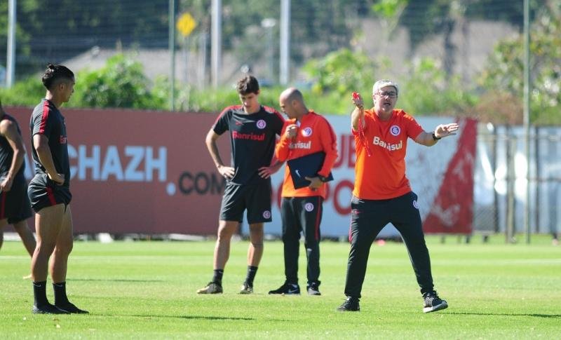 Trabalho foi marcado pelas constantes instru&ccedil;&otilde;es do interino Odair Hellmann