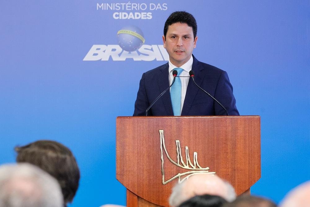 Ministro das Cidades pede demiss&atilde;o do cargo 