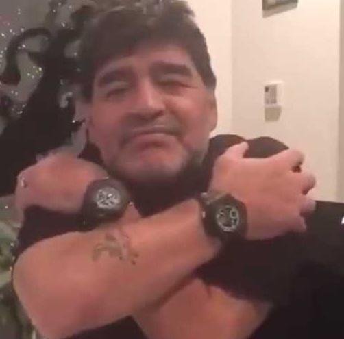 "Viva Lan&uacute;s", diz Maradona em v&iacute;deo de apoio a time argentino contra Gr&ecirc;mio 