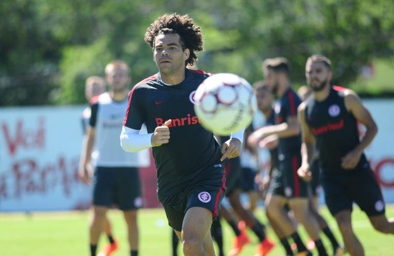 Camilo deve ser titular contra o Oeste
