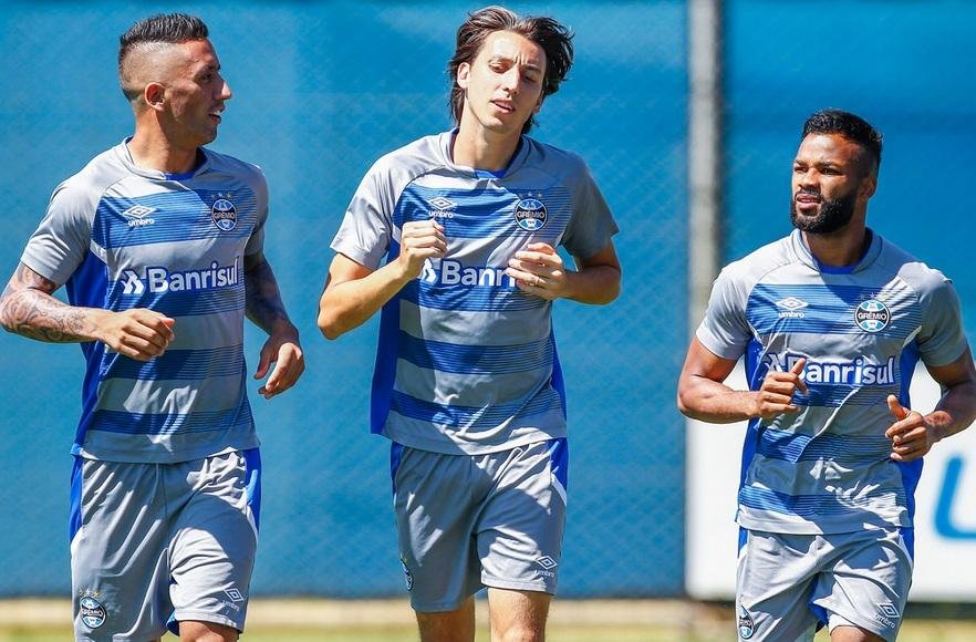 Gr&ecirc;mio encerra prepara&ccedil;&atilde;o para enfrentar S&atilde;o Paulo com duas d&uacute;vidas
