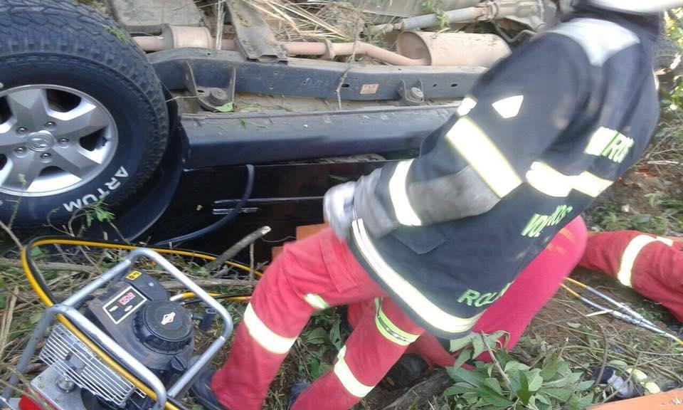 Caminhonete caiu em uma valeta &agrave;s margens da RS 474
